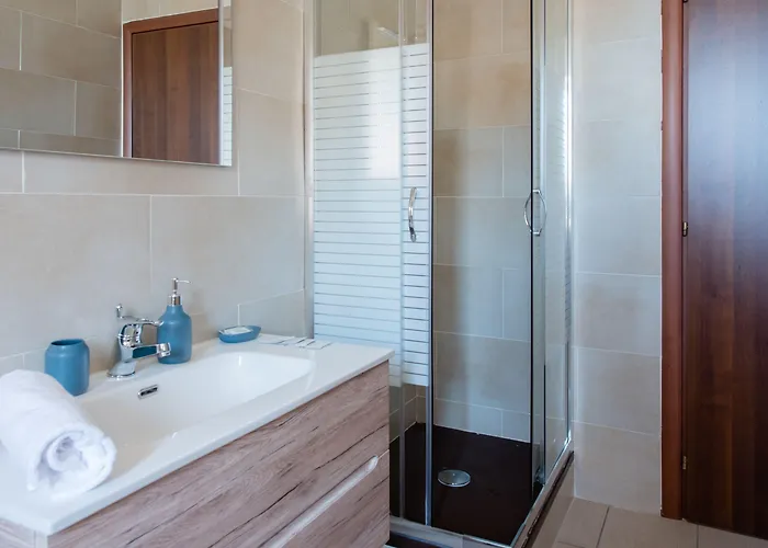 招待所 Naro And 4*